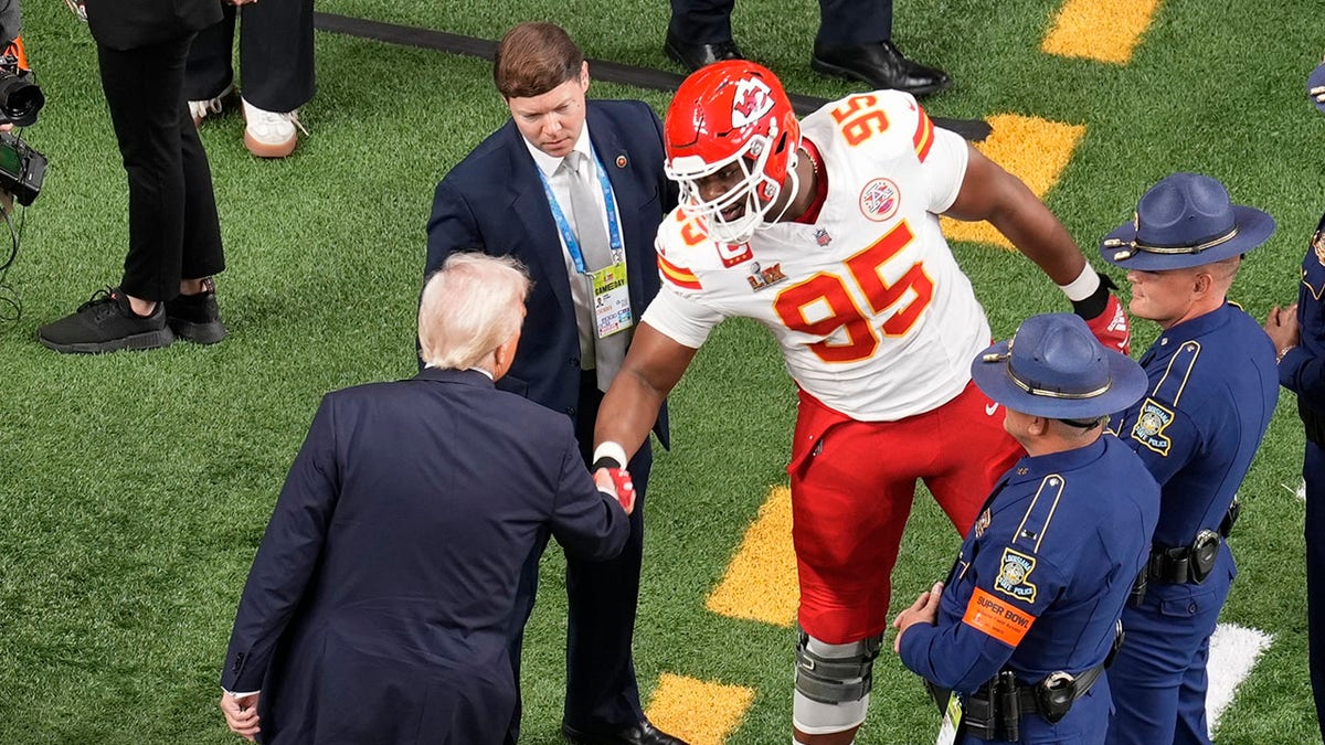 Donald Trump and Chris Jones shake hands