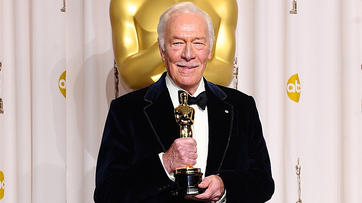 Christopher Plummer at the 2012 Oscars holding his Academy Award.