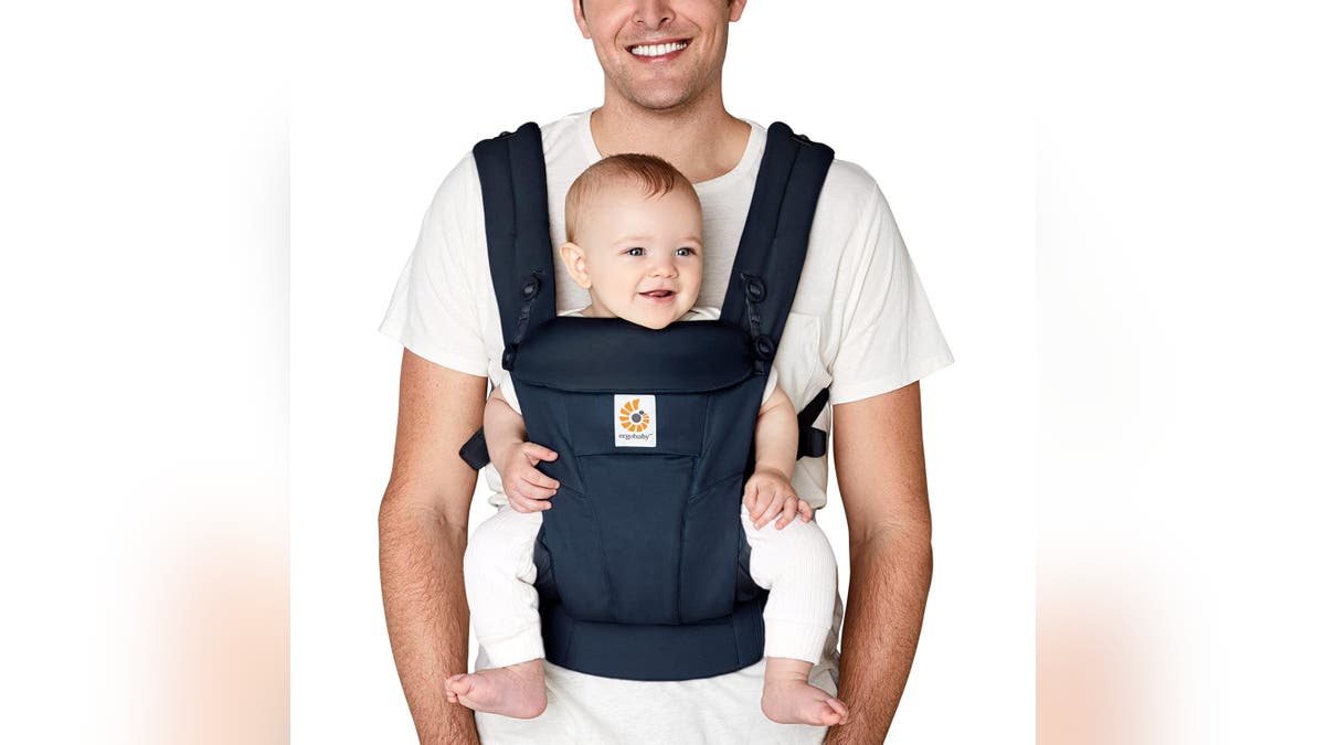 This baby carrier is designed to fit all bodies comfortably.