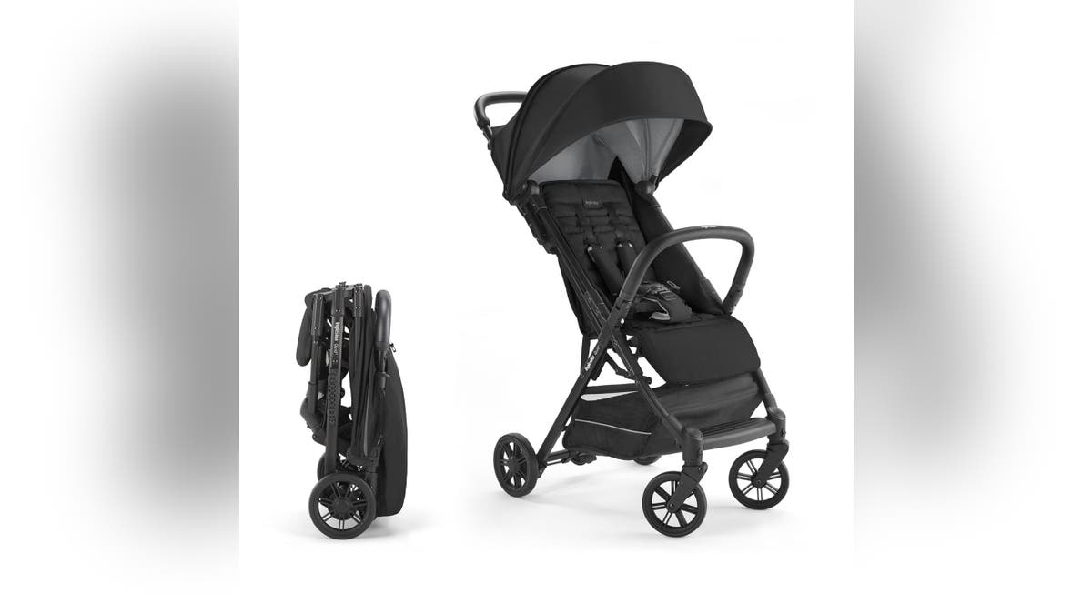 This stroller packs away easily for a day out in the city or at the zoo.