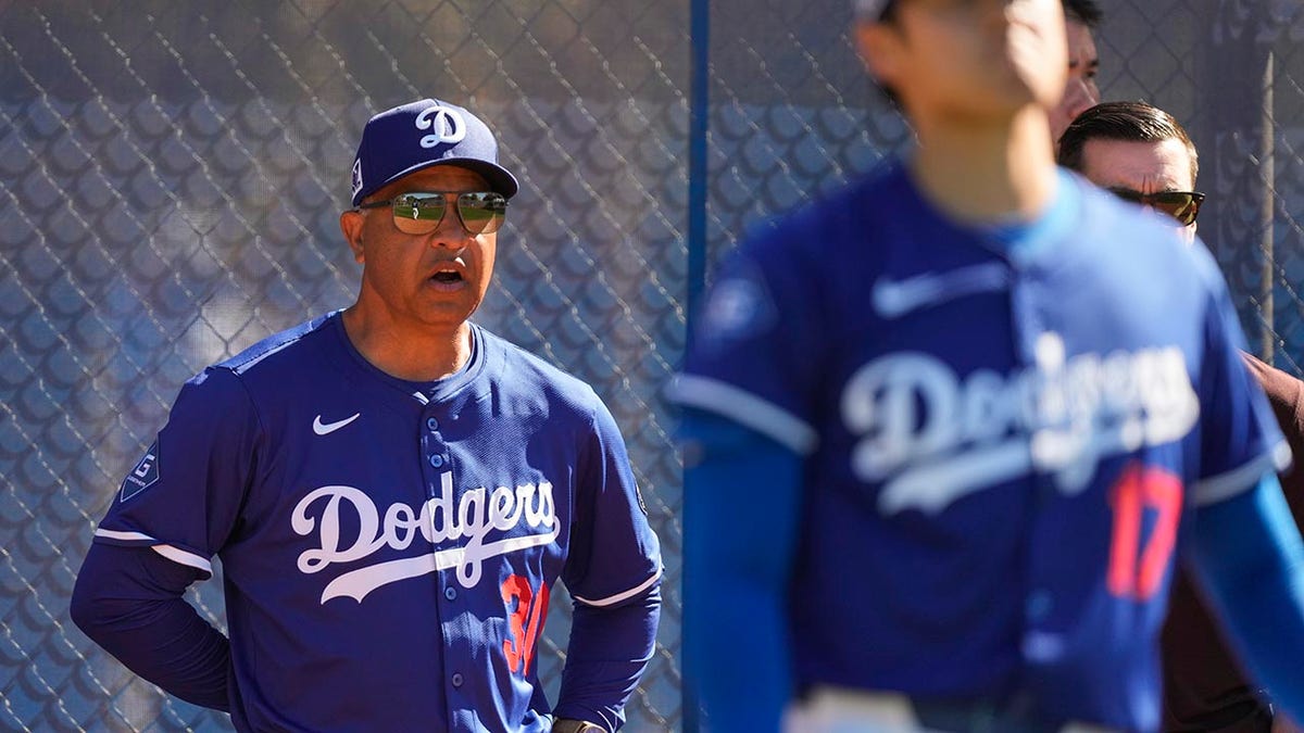 Dave Roberts in Bullpen