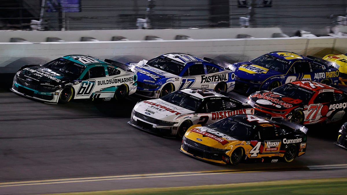 Daytona 500 cars race