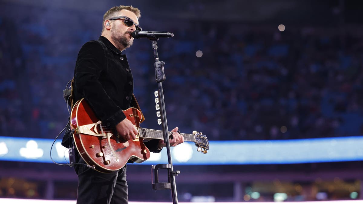 Eric Church está se apresentando no show para Carolina