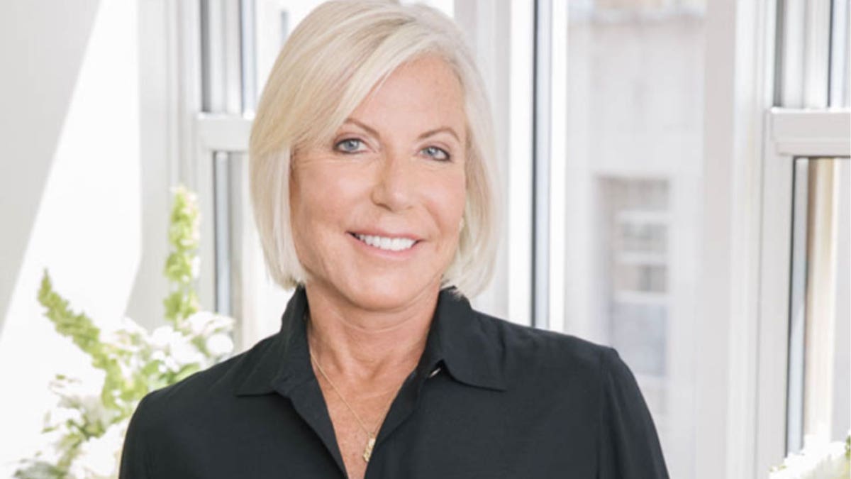 A Dra. Erica Schwarz é a fundadora de uma prática baseada na cidade de Nova York, em evolução da ciência, que usa nova terapia para melhorar os resultados do paciente.