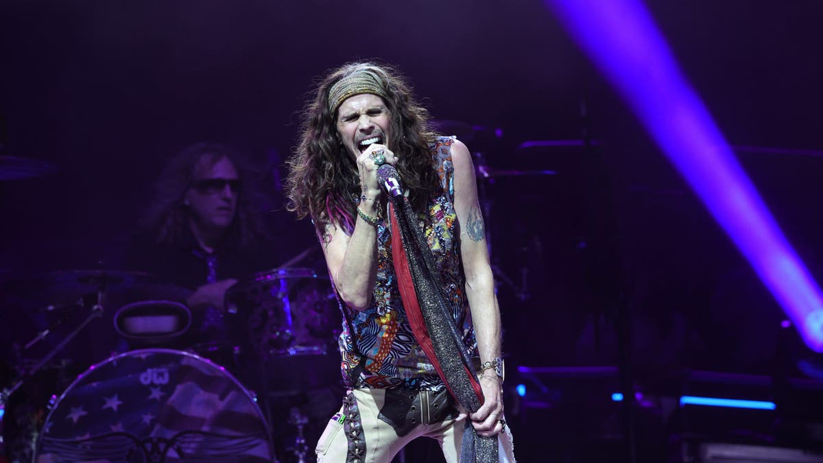 Steven Tyler performing