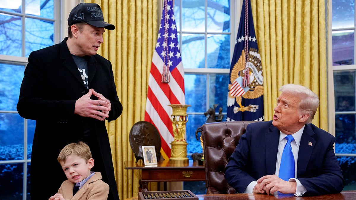 Musk, his son and Trump in the Oval Office