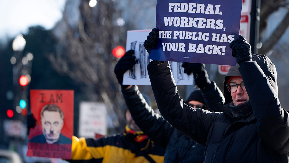 Rally in support of federal workers