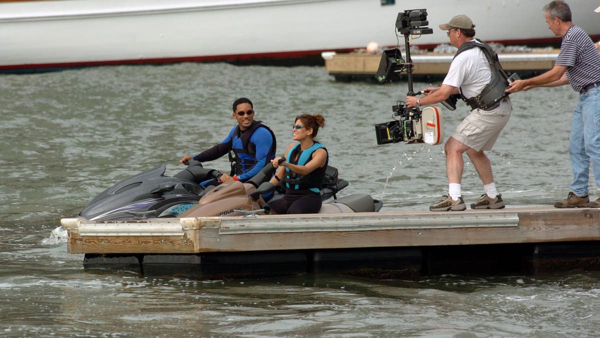 Will Smith Memfilmkan Adegan Jet Ski Hitch