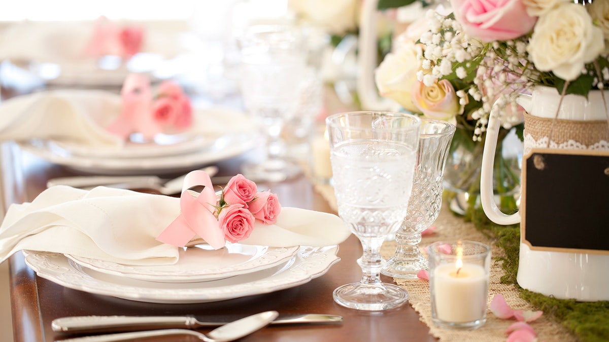 Create luscious tablescapes and beautiful flower-filled arches to celebrate your spring wedding. 