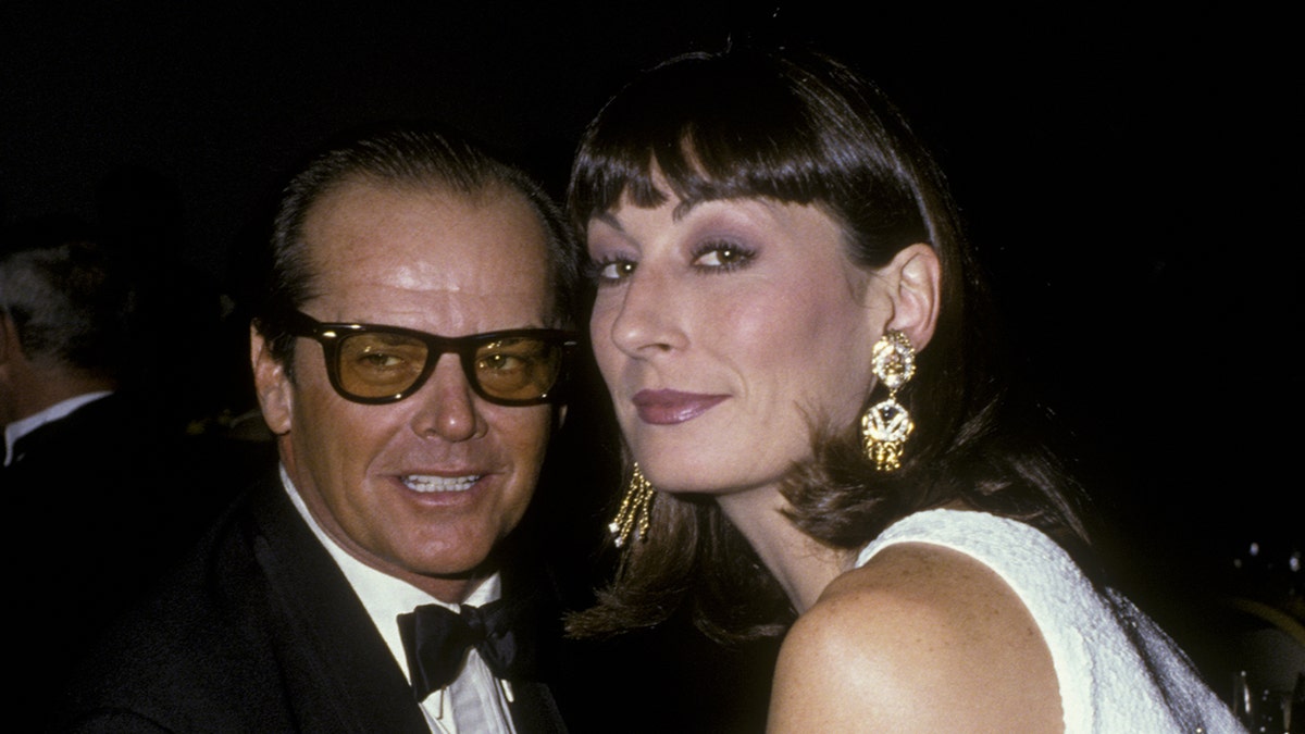 Close up of Jack Nicholson and Anjelica Huston