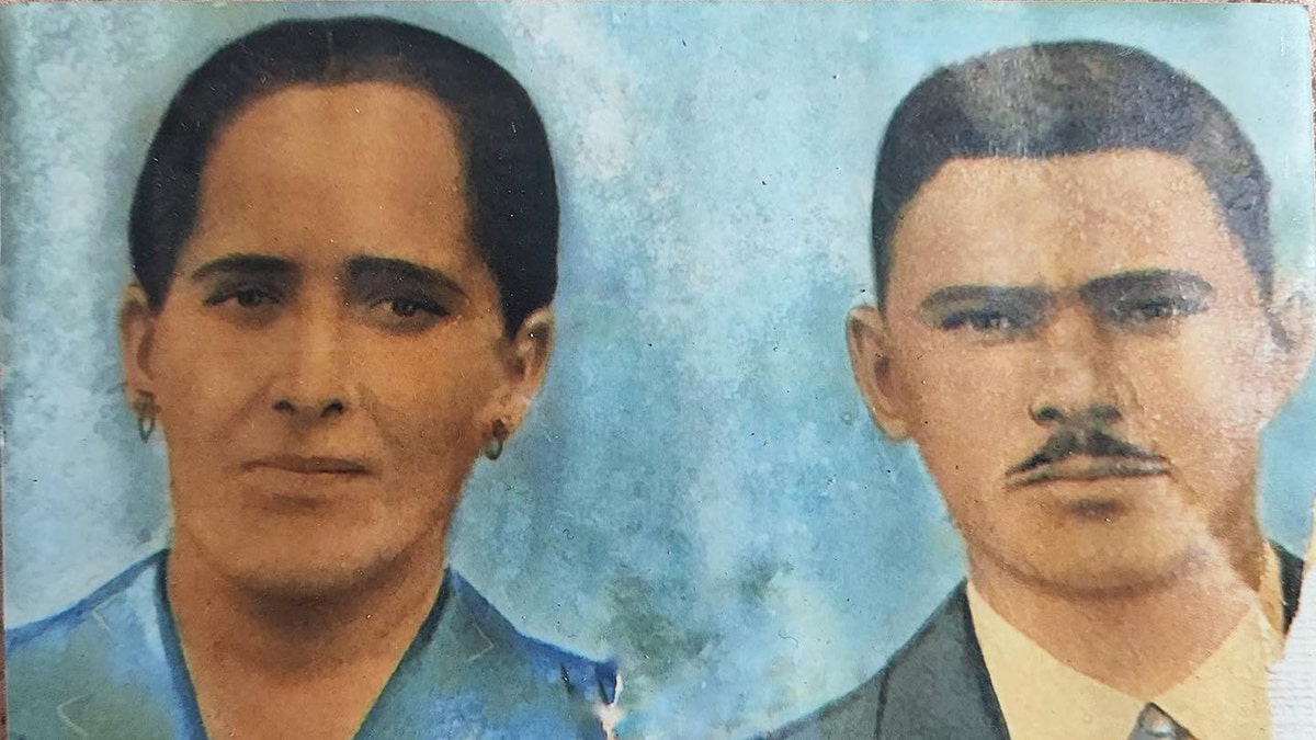 An old photo of the couple, Maria de Sousa Dino (left) and Manoel Angelim Dino (right).