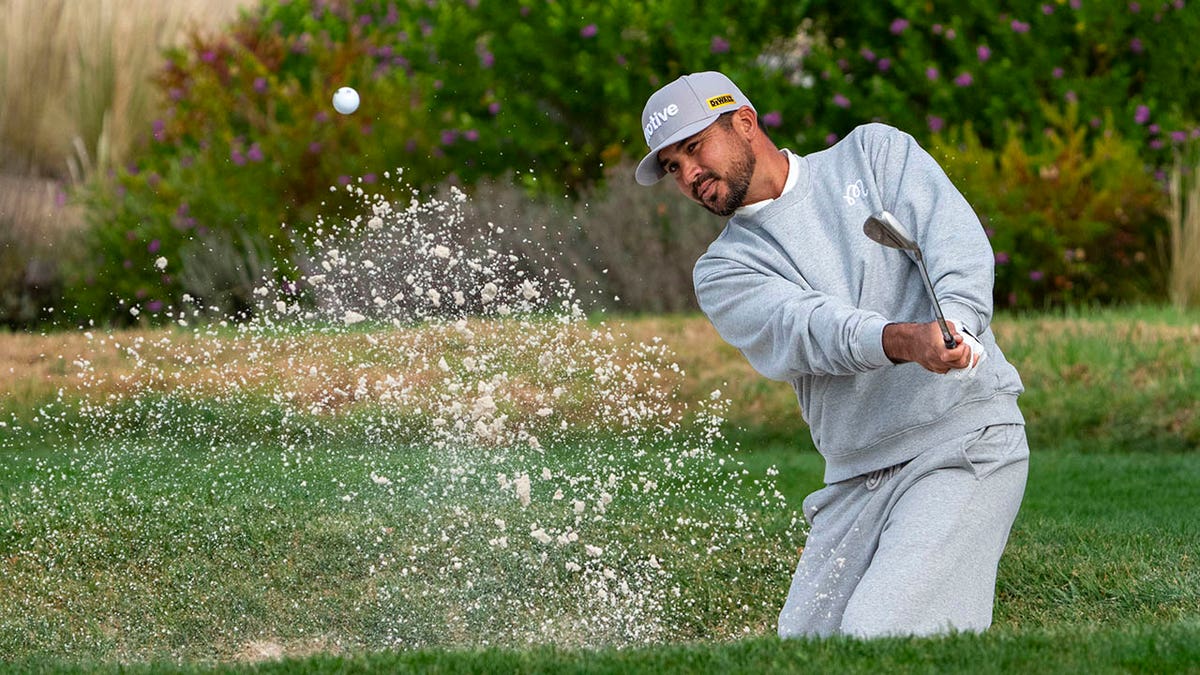 Jason Day na plaży Peal