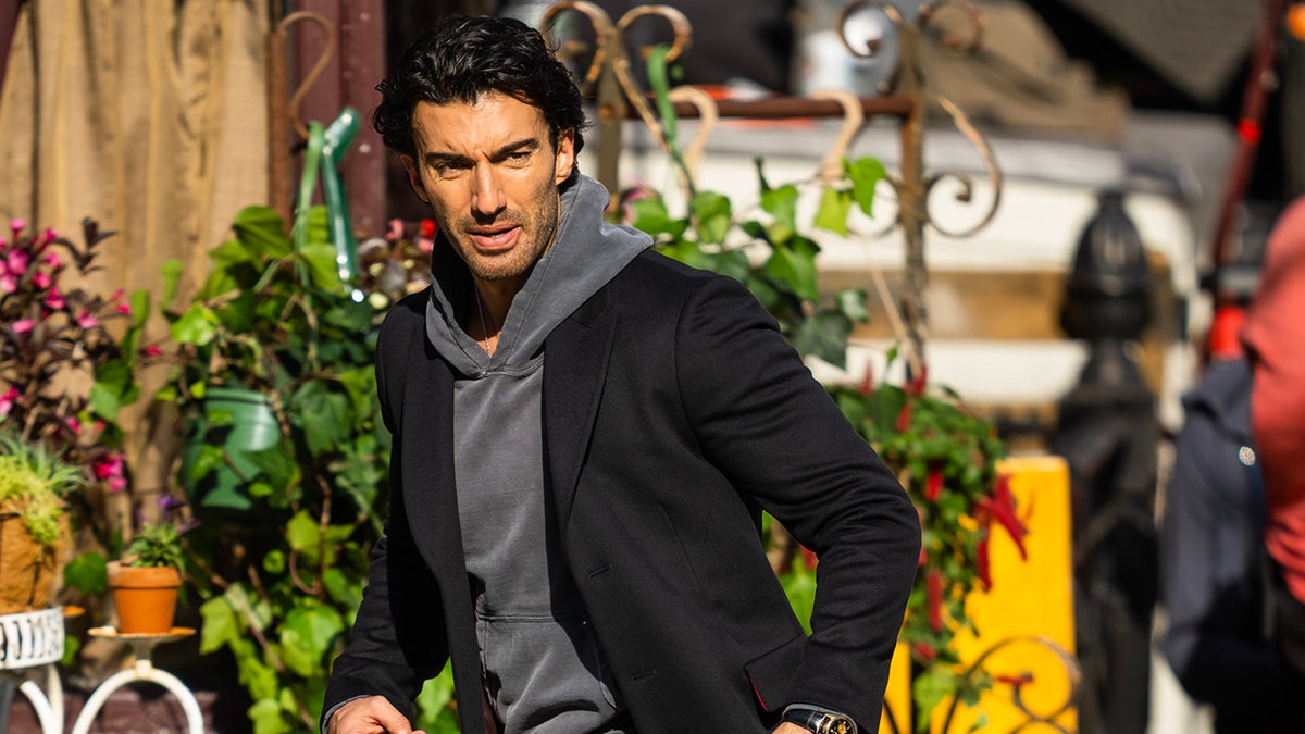 Justin Baldoni is filming "It ends with us"