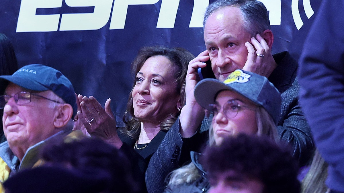 Kamala Harris Doug Emhoff Lakers Game