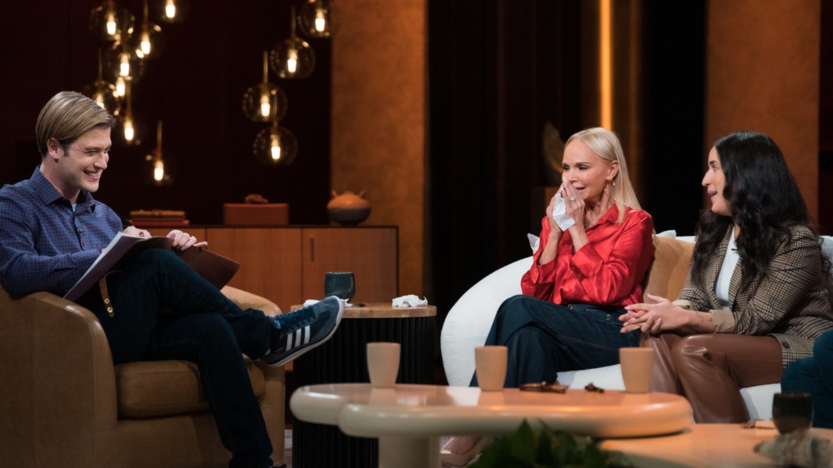 kristin chenoweth on tyler henry's netflix show