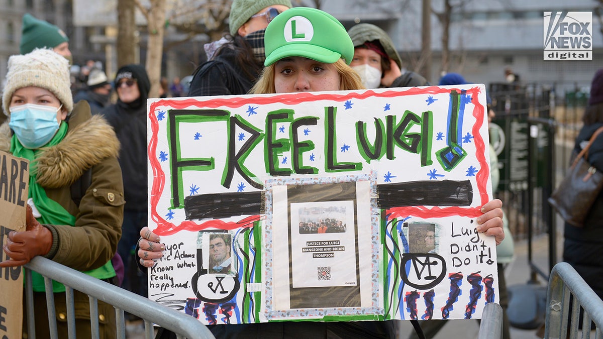 Supporters of Luigi Mangione stand outside of a NYC court