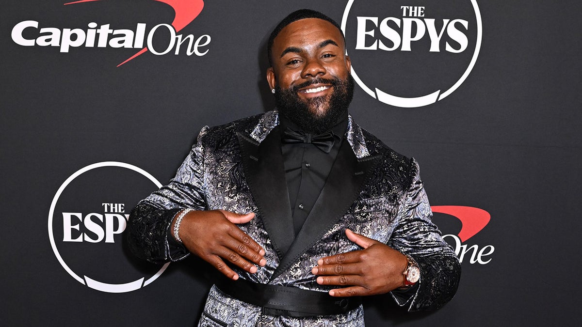 Mark Ingram smiles on a red carpet