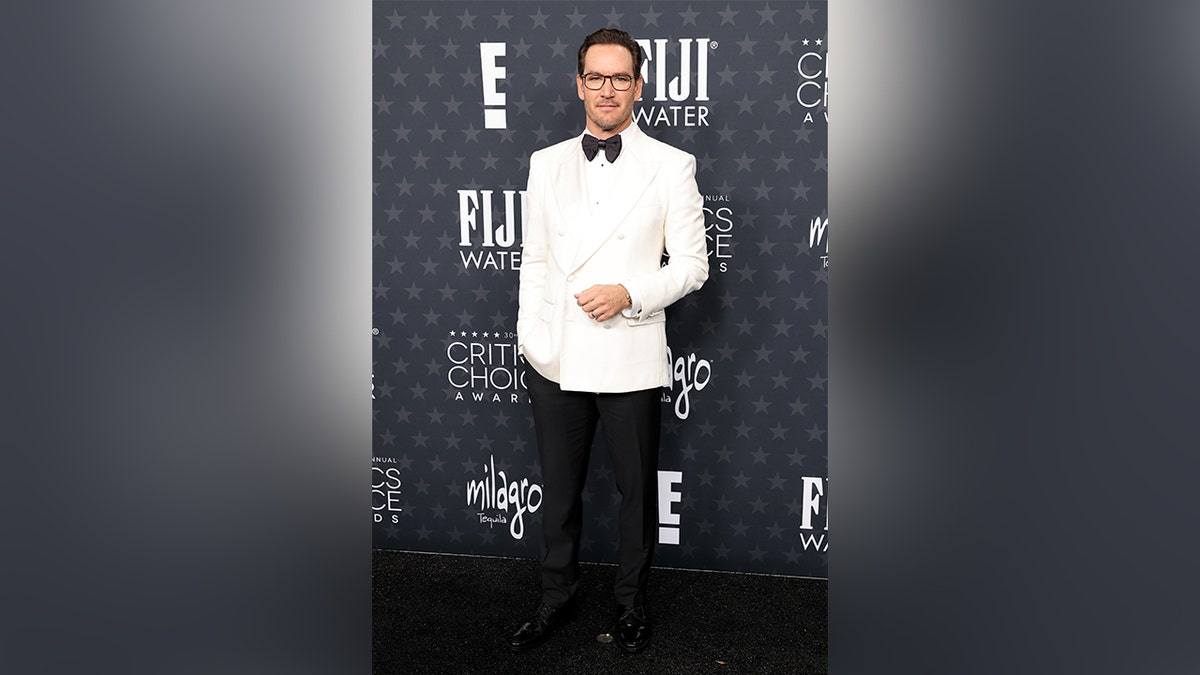 Mark Paul Gosselaar wore a white suit jacket and a black bowtie on the carpet.