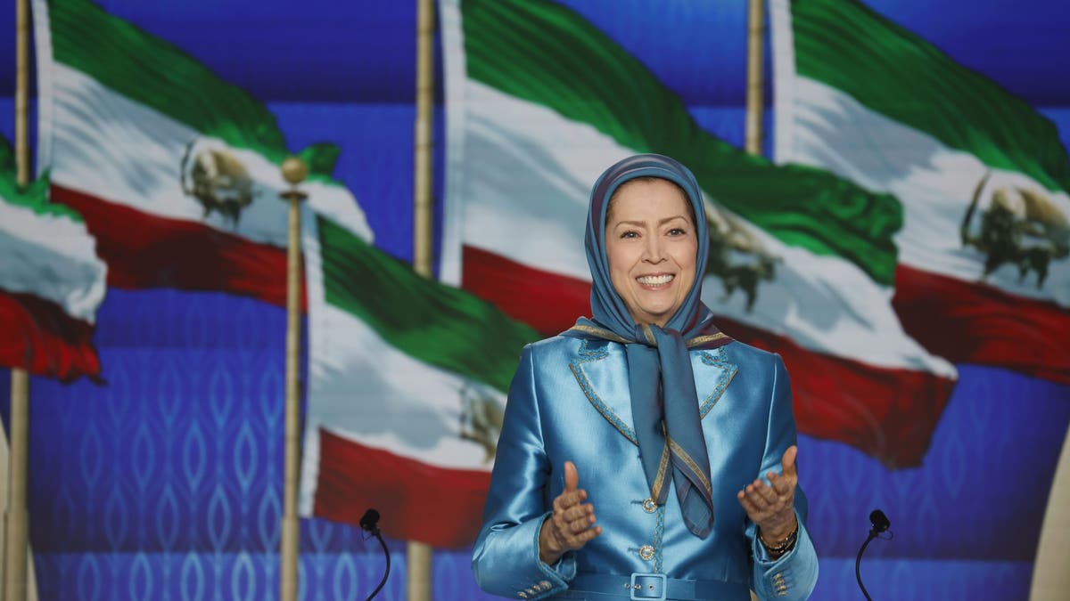 La presidente eletta del NCRI Maryam Rajavi parla al summit dell'Iran libero