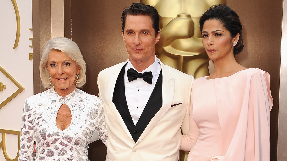 Matthew McConaughey and his household  astatine  the 2014 Academy Awards.