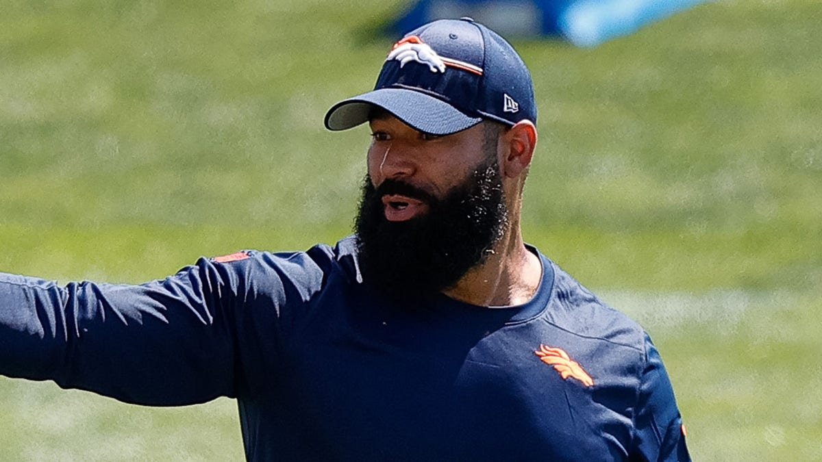 Michael Wilhoite with the Broncos