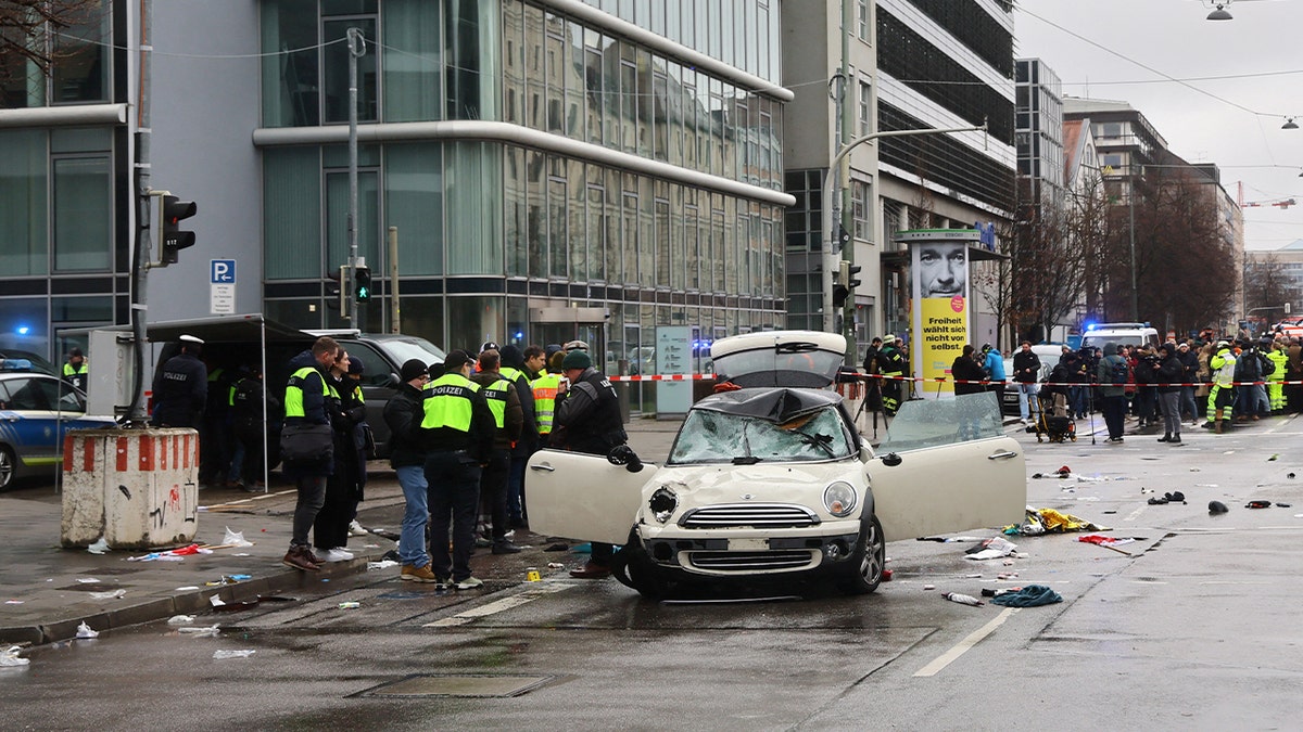 The police are gathering near a car in Munich