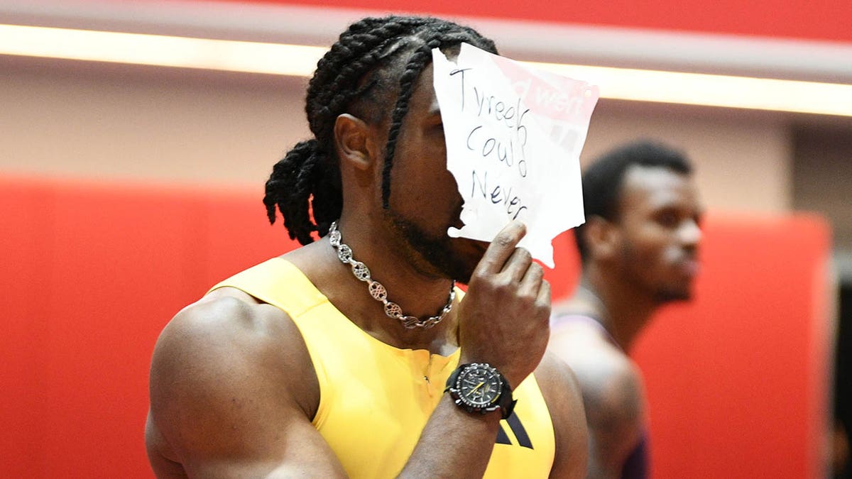 Noah Lyles sprints