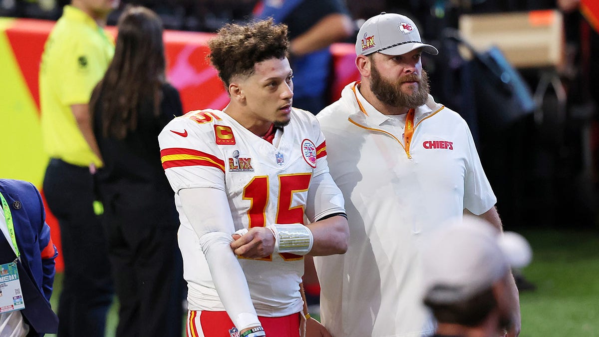 Patrick Mahomes walks off field