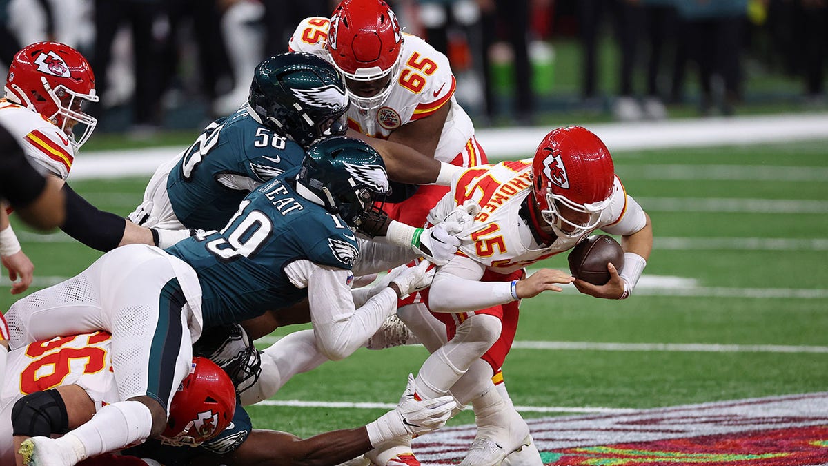 Patrick Mahomes gets sacked