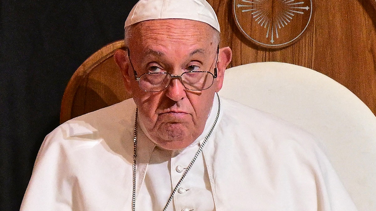 Una foto del Papa Francisco en mejor salud