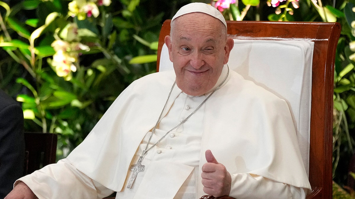 Una foto del Papa Francisco en caso de mejor salud