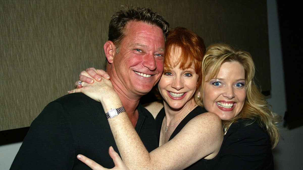 Chris Rich with Reba Mcentire and Melissa Peterman in 2003