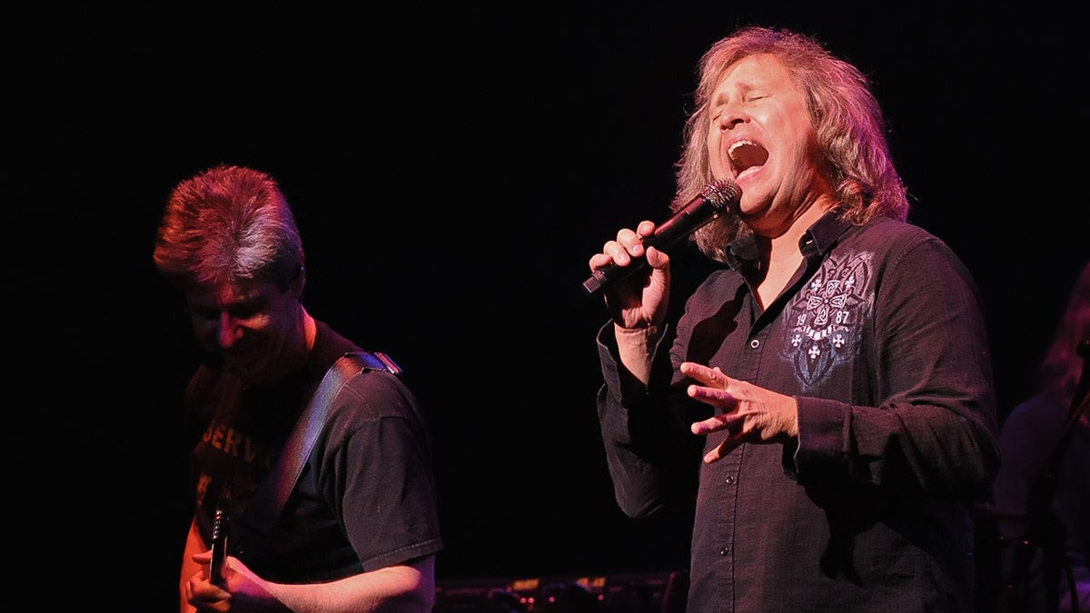 Ronnie Platt sings on stage