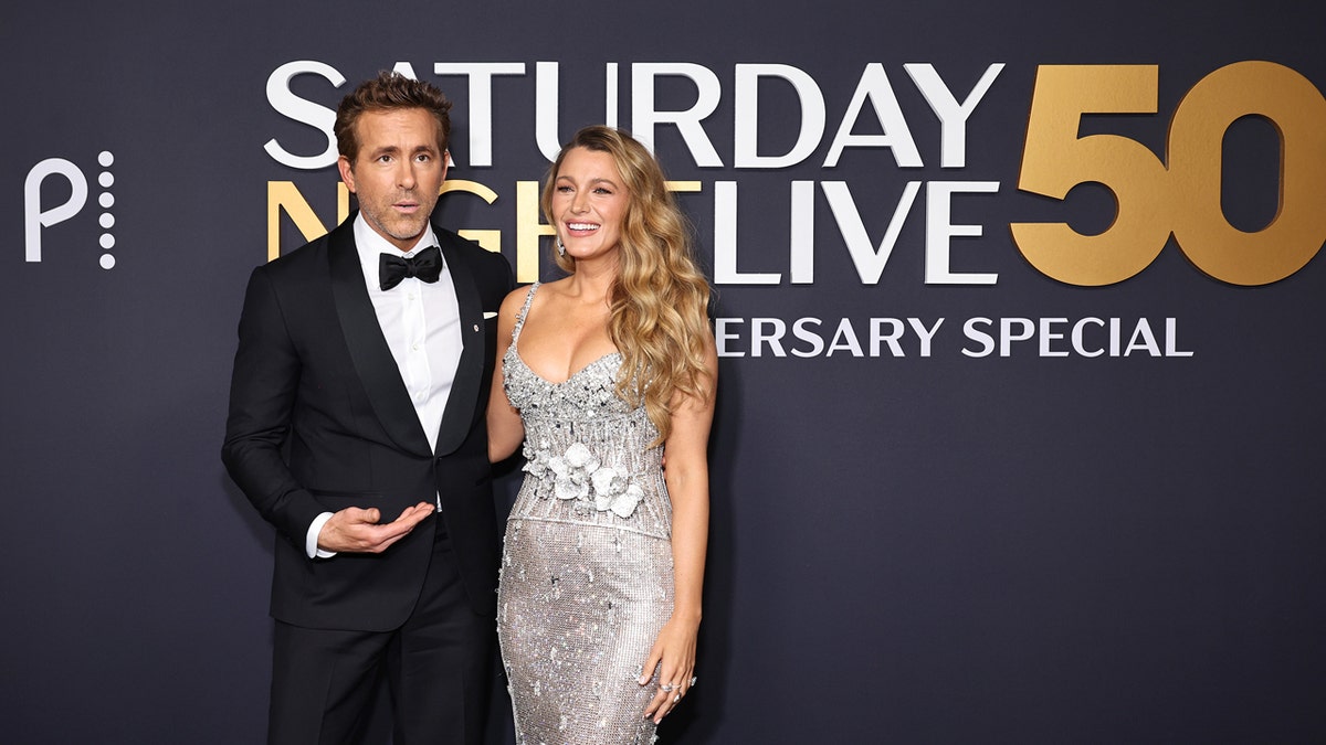 Ryan Reynold and Blake lively walking on the red carpet