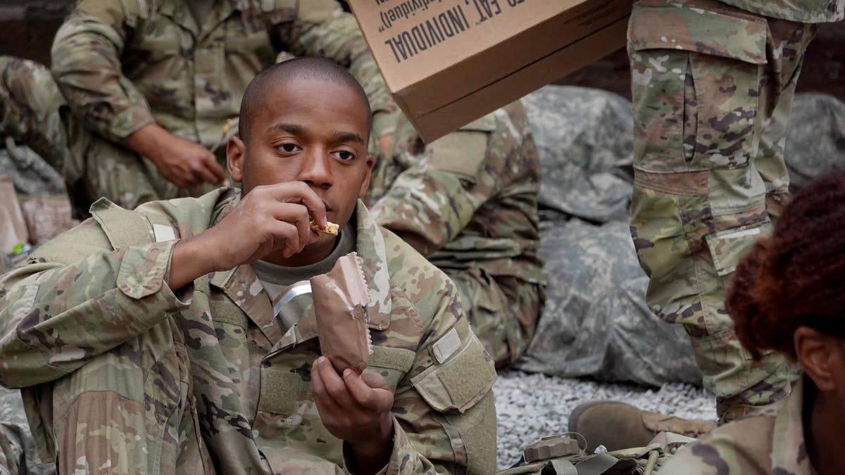 Soldiers who eat in the field