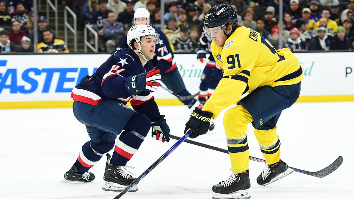 Tim Swedia versus Team USA on Ice