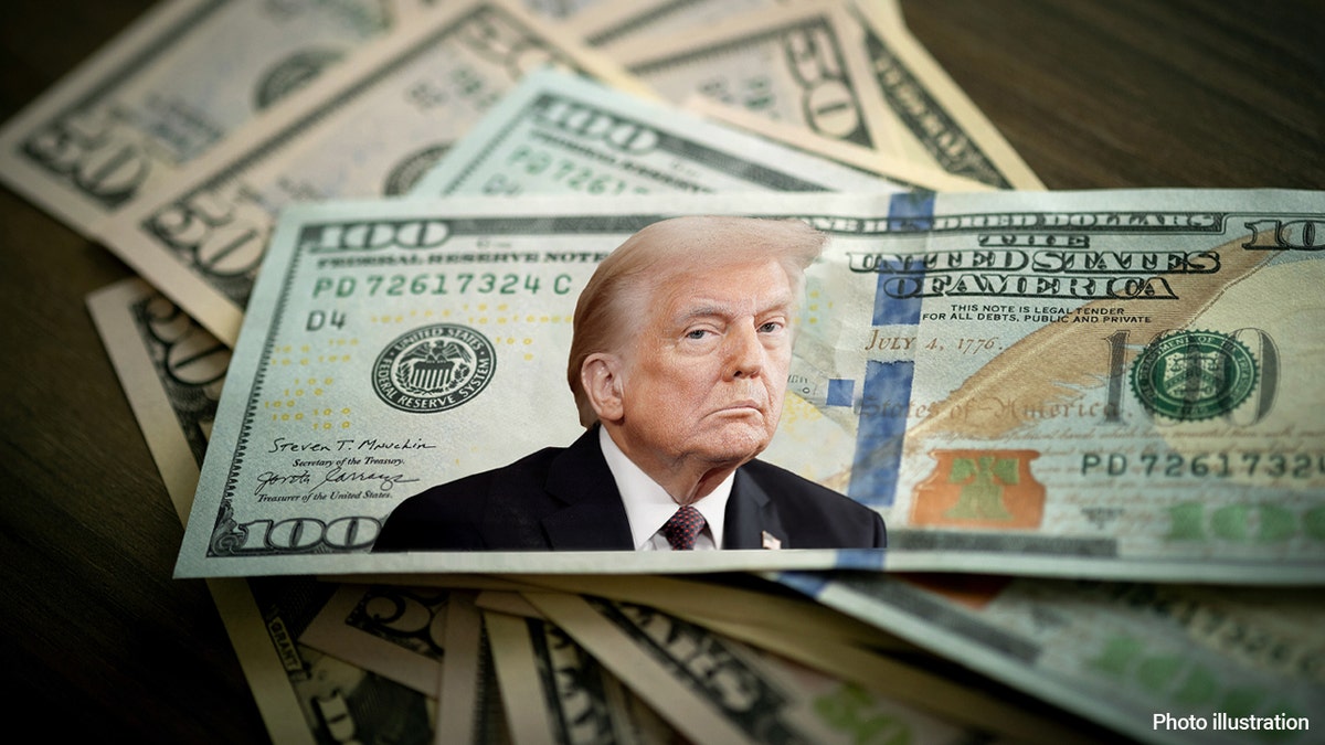 Trump's face on a $ 100 bill