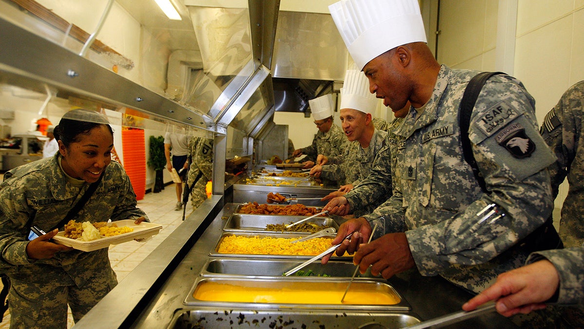 American soldiers receiving food 