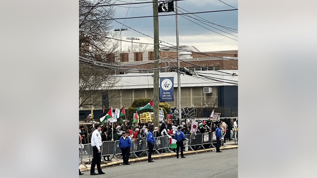 Protestos anti -Israel na escola Hi NYC