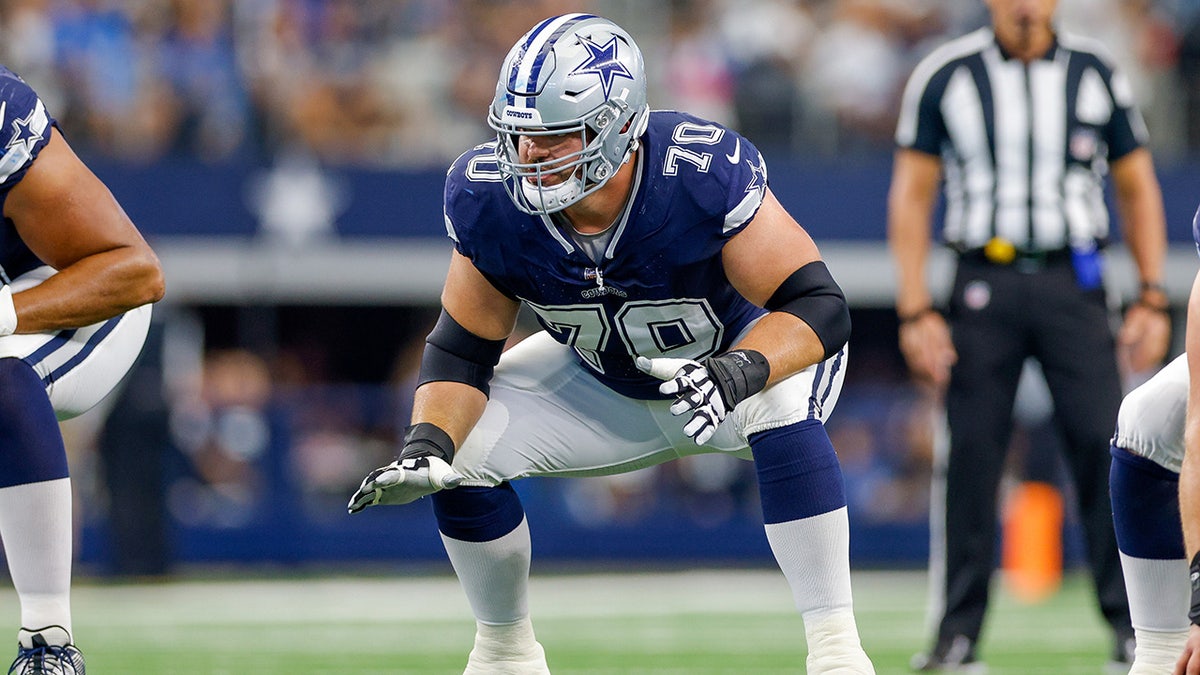 Zack Martin lines up