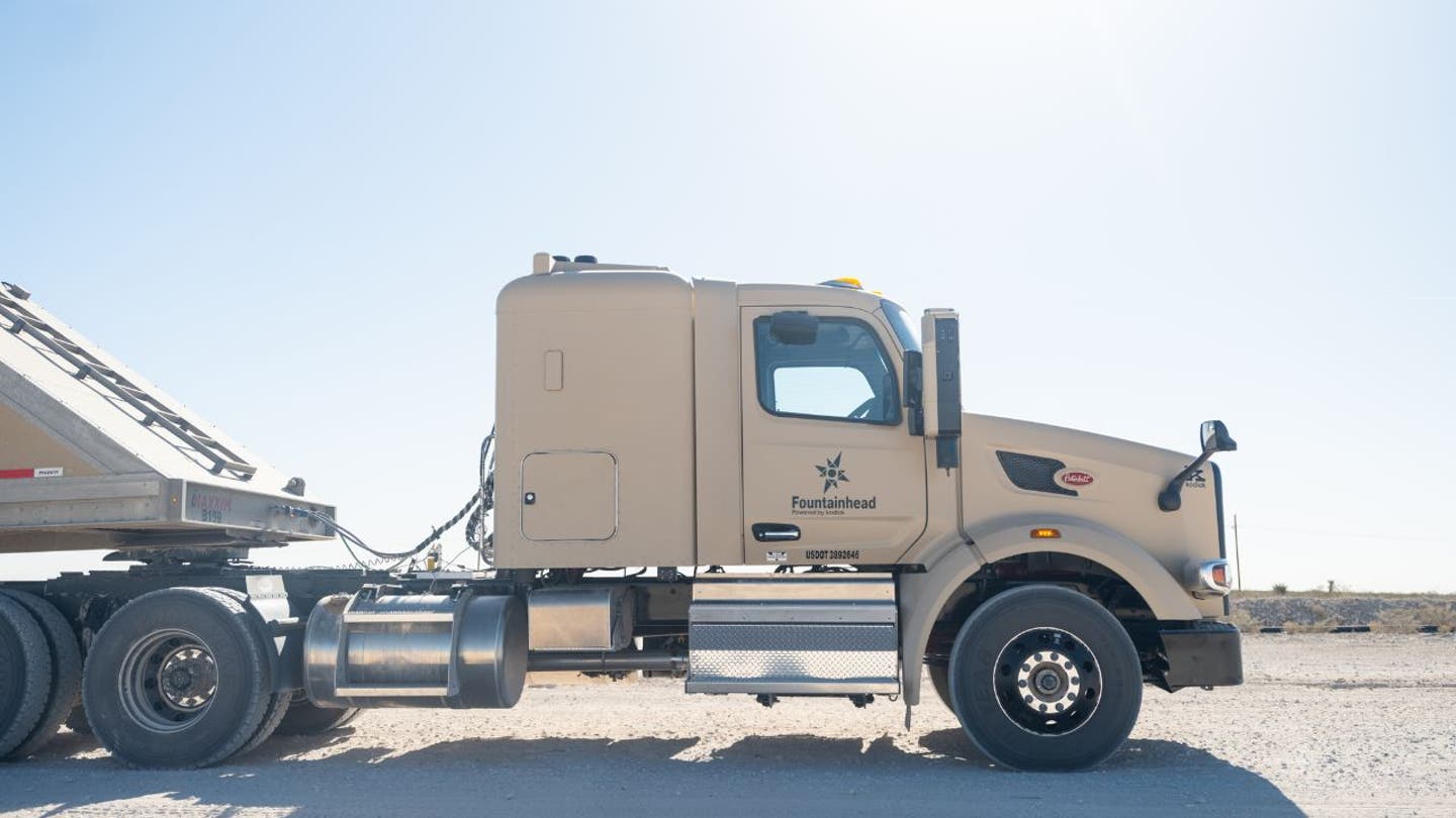 2 big rigs deliver cargo with no humans at the wheel