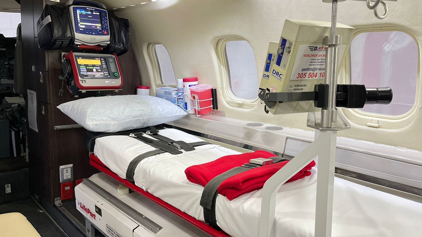 plane-interior-2 انظر داخل طائرة Medevac التي تحطمت في فيلادلفيا