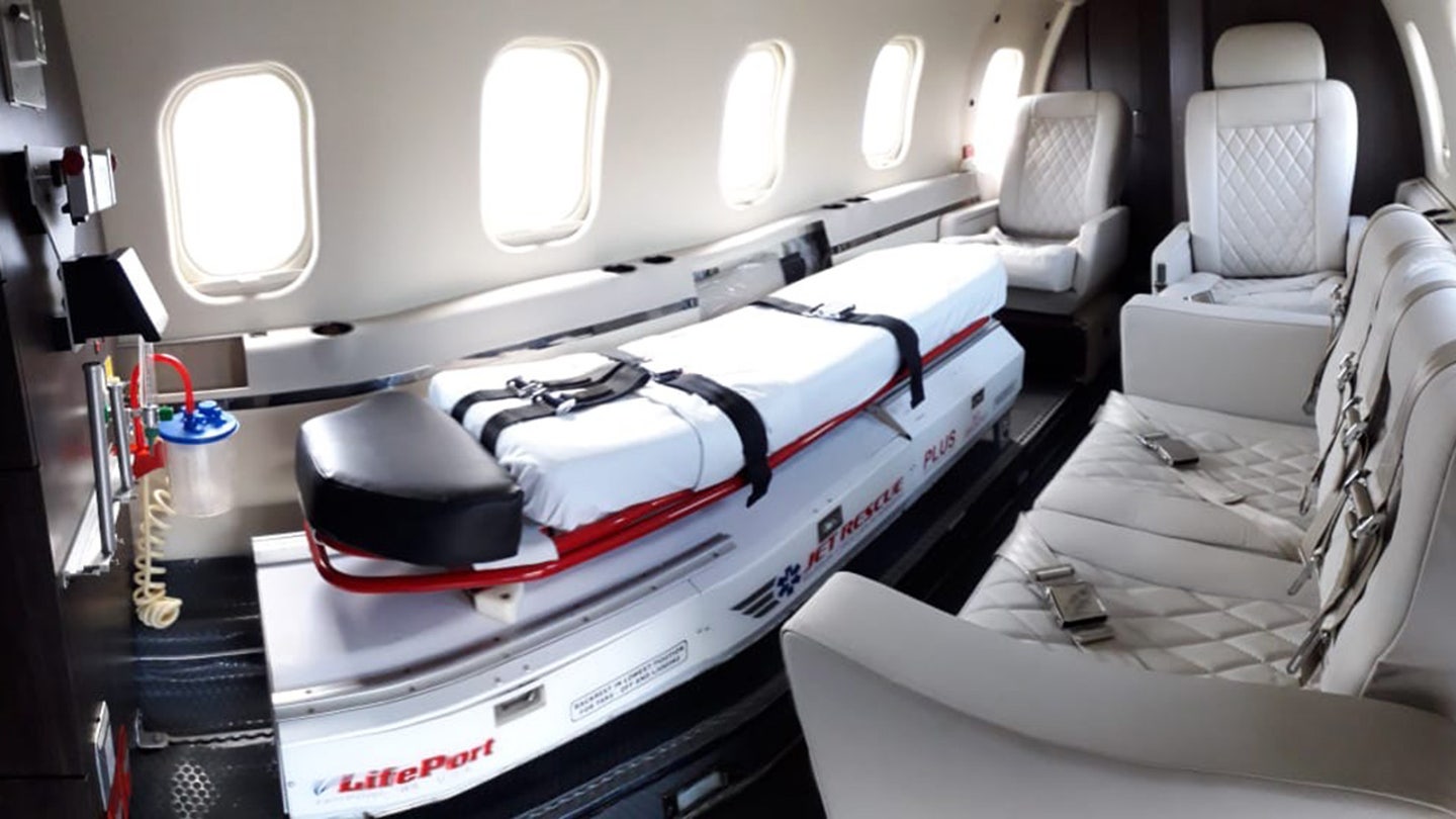 plane-interior-3 انظر داخل طائرة Medevac التي تحطمت في فيلادلفيا