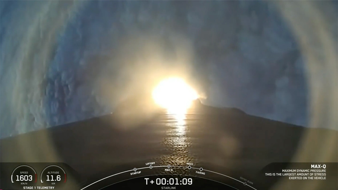 spacex lands a falcon 9 rocket 3