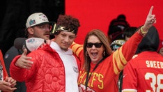 Patrick Mahomes' mom has 2-word reaction to White House trip