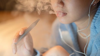 People are ditching vapes only to pick up another surprising habit - Fox News