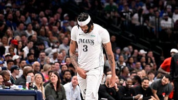 Anthony Davis leaves Mavericks debut with injury after being traded for Luka Don?i?