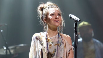 Lauren Daigle performs 'The Christmas Song' on 'Fox & Friends'