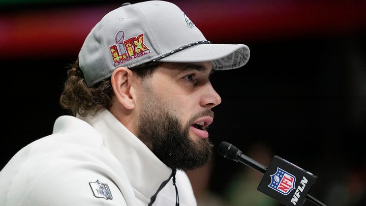Dallas Goedert does his best Spongebob impression | Super Bowl LIX Opening Night