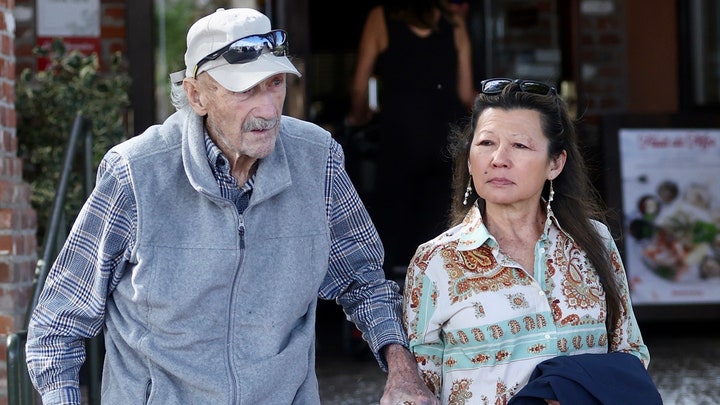 Foul play not ruled out in deaths of Gene Hackman and his wife as investigation continues